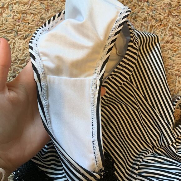 NWOT Women's Juniors Cupshe Striped Lace Deep V-neck High Cut One Piece Swimsuit - Picture 10 of 10